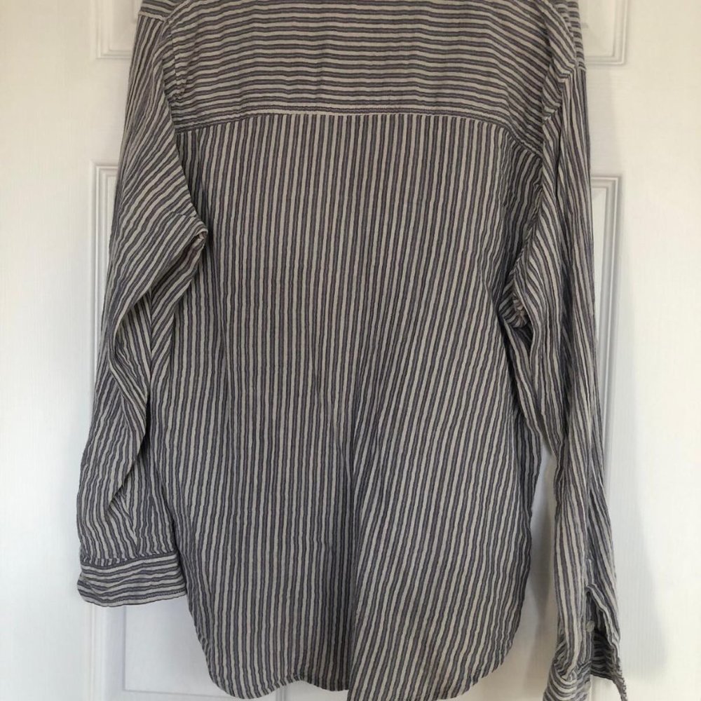 Lightweight Button-up - Picture 4 of 5